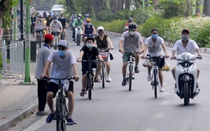 Tây Hồ, Hà Nội: Bất chấp lệnh "ở nhà", người dân xuống đường, ra vườn hoa tập thể dục