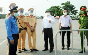 Bí thư Hà Nội thị sát, chỉ đạo "nóng" việc phân luồng, tránh ùn tắc trên các tuyến đường cửa ngõ Thủ đô