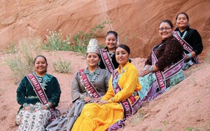 Khách du lịch bị mê hoặc bởi bí mật của bộ lạc “Những người nói chuyện bằng mật mã Navajo” nổi tiếng