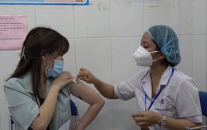 Hà Nội: Đồng loạt tiêm vắc xin diện rộng cho người dân