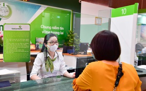 Thu dịch vụ tăng mạnh, Vietcombank lãi sau thuế hơn 10.000 tỷ và nợ xấu lộ diện