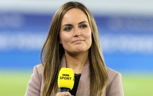 Nữ phóng viên xinh đẹp, tài năng thu hút sự chú ý của NHM tại Euro 2020