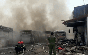 Video: Cận cảnh 7 chiếc ô tô bị thiêu rụi trong đám cháy ở Bắc Giang