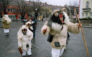 Hungary: Lễ hội kỳ lạ khiến du khách vừa hoảng hốt vừa thích thú