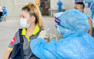 Huy động 200 y, bác sĩ tiêm vaccine Covid-19 cho 50.000 công nhân Bình Dương trong 3 ngày