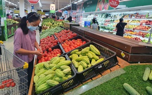 TP.HCM: Thực phẩm tại siêu thị dồi dào trở lại, hết cảnh xếp hàng chờ mua sắm