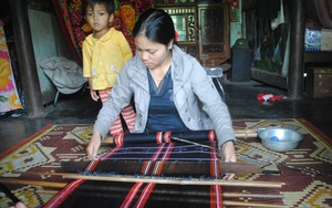 TT-Huế: Hỗ trợ nghệ nhân, làng nghề truyền thống nâng cao giá trị sản phẩm