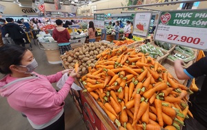 TP.HCM: Nhu cầu mua sắm tăng, siêu thị gấp rút tăng nguồn hàng
