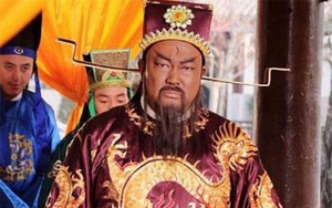 Vì sao Bao Công có thể mặc trang phục giống long bào của hoàng đế?