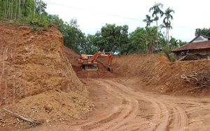 Quảng Ngãi: Giật gấu vá vai nguồn đất đắp cho đường dẫn dự án cầu 245 tỷ 