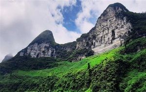 Hà Giang: Đường chinh phục ‘vách đá thần’ trên đỉnh núi Cô Tiên hớp hồn khách du lịch