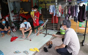 Bình Dương: Người dân vùng phong tỏa bất ngờ và vui mừng khi thấy Phó Thủ tướng Vũ Đức Đam xuất hiện trước cửa nhà