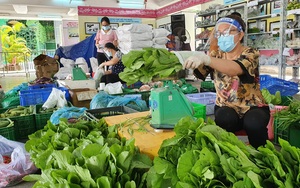 TP.HCM: Có một &quot;Siêu thị dã chiến&quot; đặc biệt, alo là được giao hàng tận nhà