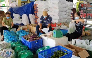 Bên trong “siêu thị dã chiến” phục vụ đi chợ hộ tại TP.HCM có gì?
