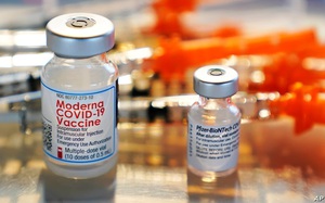 Vaccine Covid-19 đưa các hãng dược Pfizer, Moderna bước ra &quot;ánh sáng&quot;