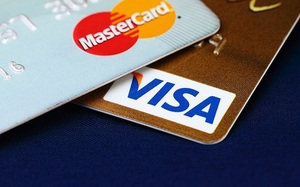 Visa và Mastercard thu 5.000 tỷ mỗi năm từ ngân hàng  Việt: Phí chồng phí, không chịu giảm