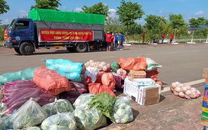 Mộc Châu: Hỗ trợ nhu yếu phẩm trị giá hơn 700 triệu đồng cho người dân huyện Phù Yên