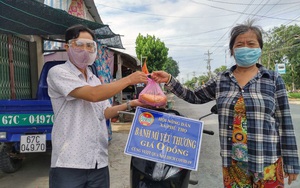 An Giang:  “Bánh mì yêu thương giá 0 đồng”nghĩa tình của nông dân Phú Thọ