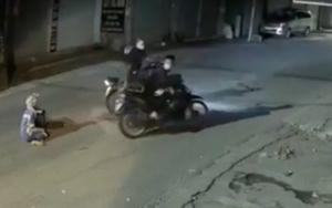 Chị lao công bị cướp trong đêm ở Hà Nội được tặng 2 xe máy mới