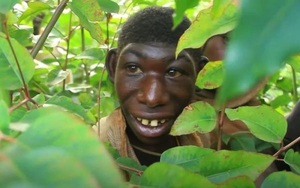 &quot;Người rừng&quot; 22 tuổi thích ăn chuối, một tuần chạy trong rừng sâu 230 km và không thể giao tiếp