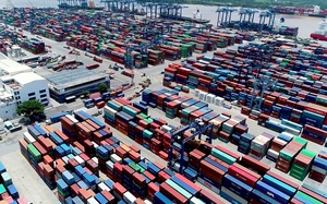 Bộ trưởng Nguyễn Hồng Diên đề xuất 'hỏa tốc' để tháo gỡ ùn tắc tại cảng Cát Lái  