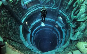 Bên trong hồ bơi sâu nhất thế giới tại Dubai