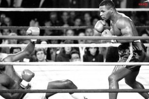 5 cú Knock-out nhanh nhất của Mike Tyson: 8 giây, đối thủ đi cấp cứu