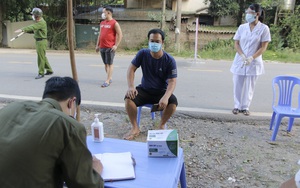 Hà Nội: Quận Hai Bà Trưng giao UBND phường phê duyệt giấy đi đường của từng người dân