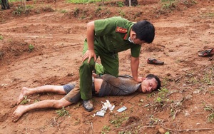 Lâm Đồng: Công an bao vây, khống chế đối tượng vận chuyển gần 1kg ma túy