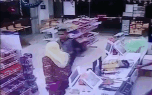 Video: Đi cướp gặp đúng nữ &quot;cao thủ&quot;, tên cướp bỏ chạy trối chết