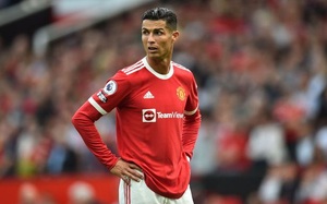 Tỏa sáng rực rỡ, Ronaldo vẫn bị HLV Solskjaer cảnh báo