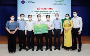Vietcombank trao tặng gói an sinh xã hội 100 tỷ đồng cho Sở Y tế TP.HCM