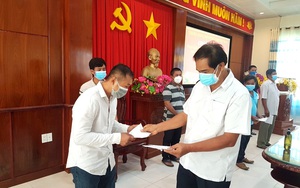 Gần 700 phần quà của Trung ương Hội Nông dân Việt Nam đến tay nông dân khó khăn phía Nam do dịch Covid-19