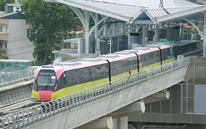 Cận cảnh đoàn tàu tuyến metro Nhổn - ga Hà Nội chạy trên đường ray