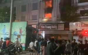 Hà Nội: Biệt thự bán quần áo ở Ninh Hiệp cháy cực lớn trong đêm, nhiều tài sản bị thiêu rụi