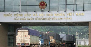 Trung Quốc "mở cửa" thế nào cho thanh long, chuối qua cửa khẩu Lào Cai?