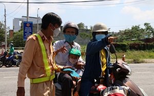 Đà Nẵng: Nới lỏng vào ra, nhiều người dân vẫn phải "quay xe" vì thiếu 1 thứ quan trọng