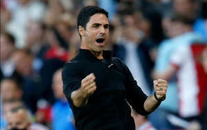 Arsenal hạ gục Tottenham, HLV Arteta tranh thủ thời cơ... nịnh CĐV nhà