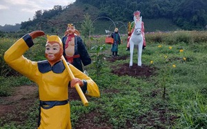 Hoảng hốt với những bức tượng "thảm họa" ở các khu du lịch Việt