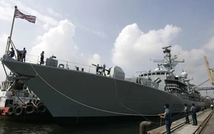 Hải quân Anh, Mỹ khoe sức mạnh quân sự, nắn gân Trung Quốc