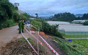 Đà Lạt: Sập bờ taluy đá đang xây làm 2 người tử vong