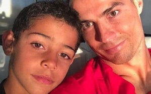 Con trai Ronaldo trên đường trở thành "vũ khí bí mật" của M.U