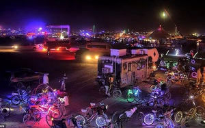 Mỹ: Bất chấp nguy cơ “vùng đỏ”, hàng chục nghìn người vẫn đổ tới lễ hội Burning Man