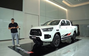 Toyota Hilux 2021 bản thể thao có gì đấu &quot;vua bán tải&quot; Ford Ranger?