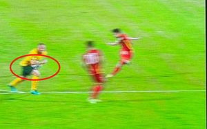 ĐT Việt Nam "mất oan" penalty, CĐV hỏi: "Nếu là Nhật Bản, Australia thì sao?"