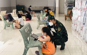 Lớp học dã chiến cho học sinh tránh &quot;bão&quot; Covid-19 ở Sài Gòn
