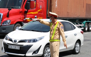 Tài xế thuê xe cấp cứu từ TP.HCM về Đà Nẵng để thông chốt, trốn cách ly bị xử lý thế nào?