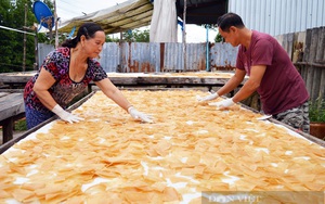 Cà Mau: Đặc sản bánh khi chín cắn giòn đôm đốp có gì ngon mà khách đặt mua tới tấp?