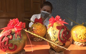 "Trang điểm" cho những quả dừa lạ chưa từng thấy, anh nông dân Khánh Hòa làm bao nhiêu có khách đặt bấy nhiêu