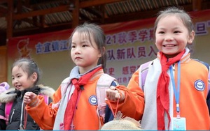 Trường ở Trung Quốc thưởng cá chép cho học sinh đạt điểm cao